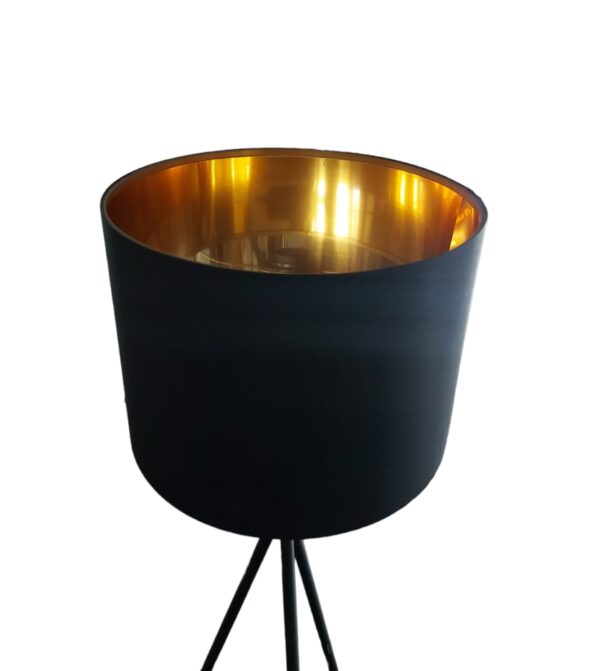 Melna stāvlampa