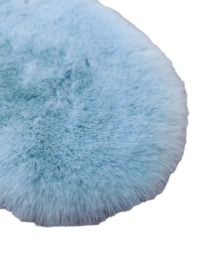 Gaiši zils paklājs 90x60