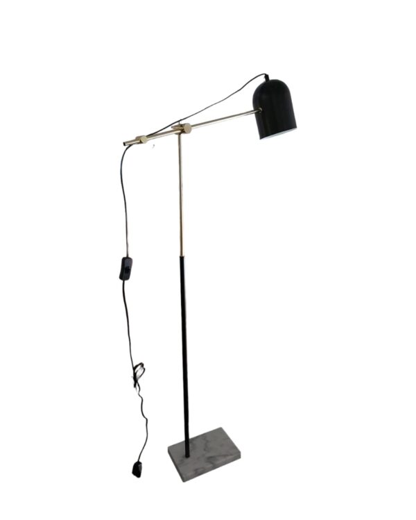 Melna stāvlampa