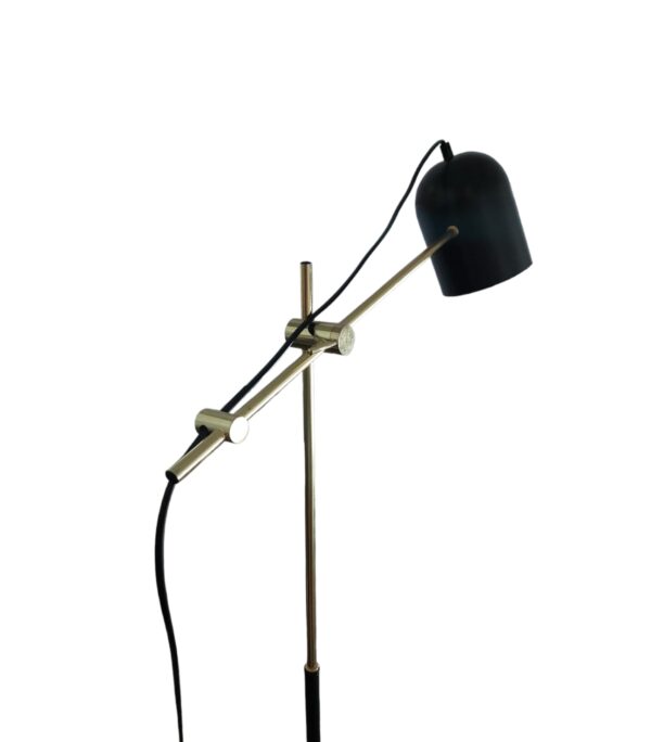 Melna stāvlampa