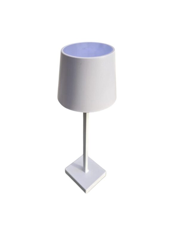 Balta galda lampa