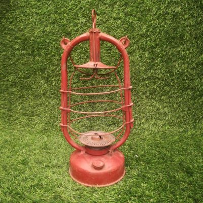 Sarkana metāla petrolejas lampa