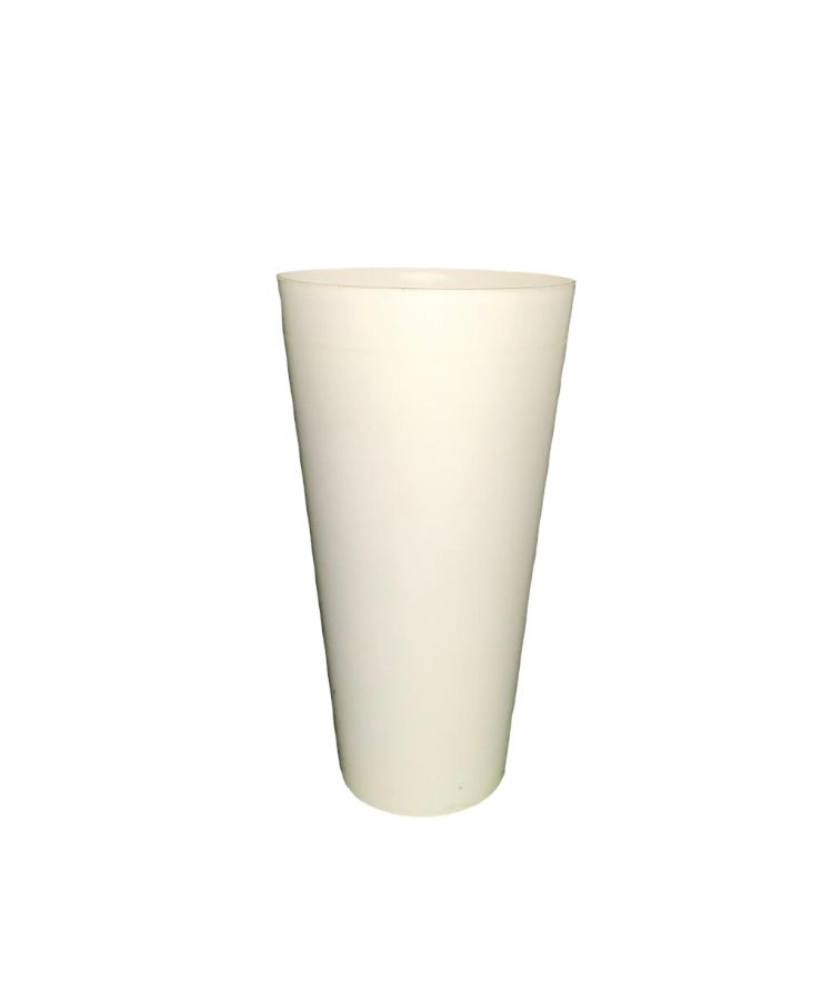 Balts plastmasas puķu pods